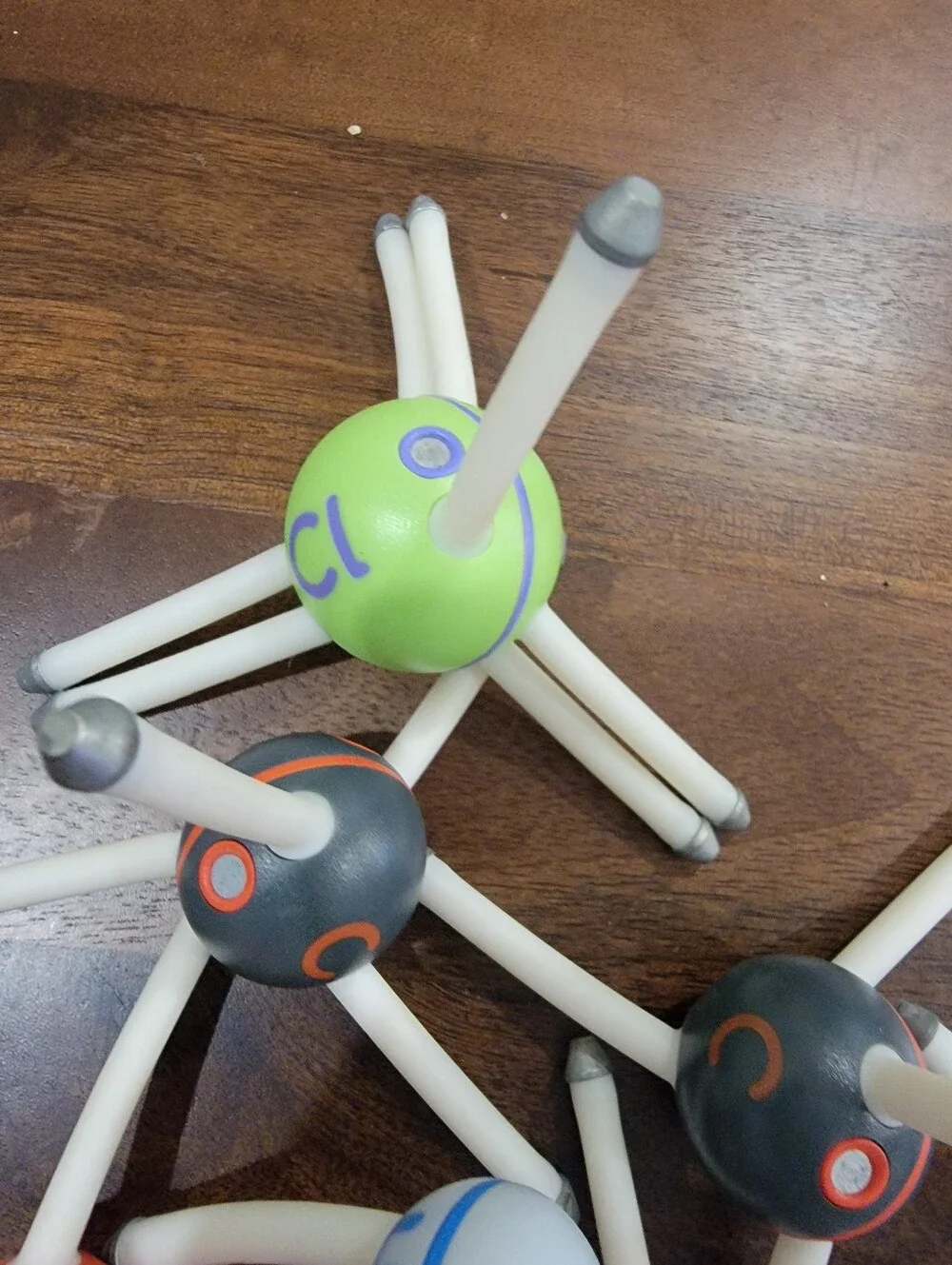 Happy Atoms molecular modeling kits from Thames & Kosmos